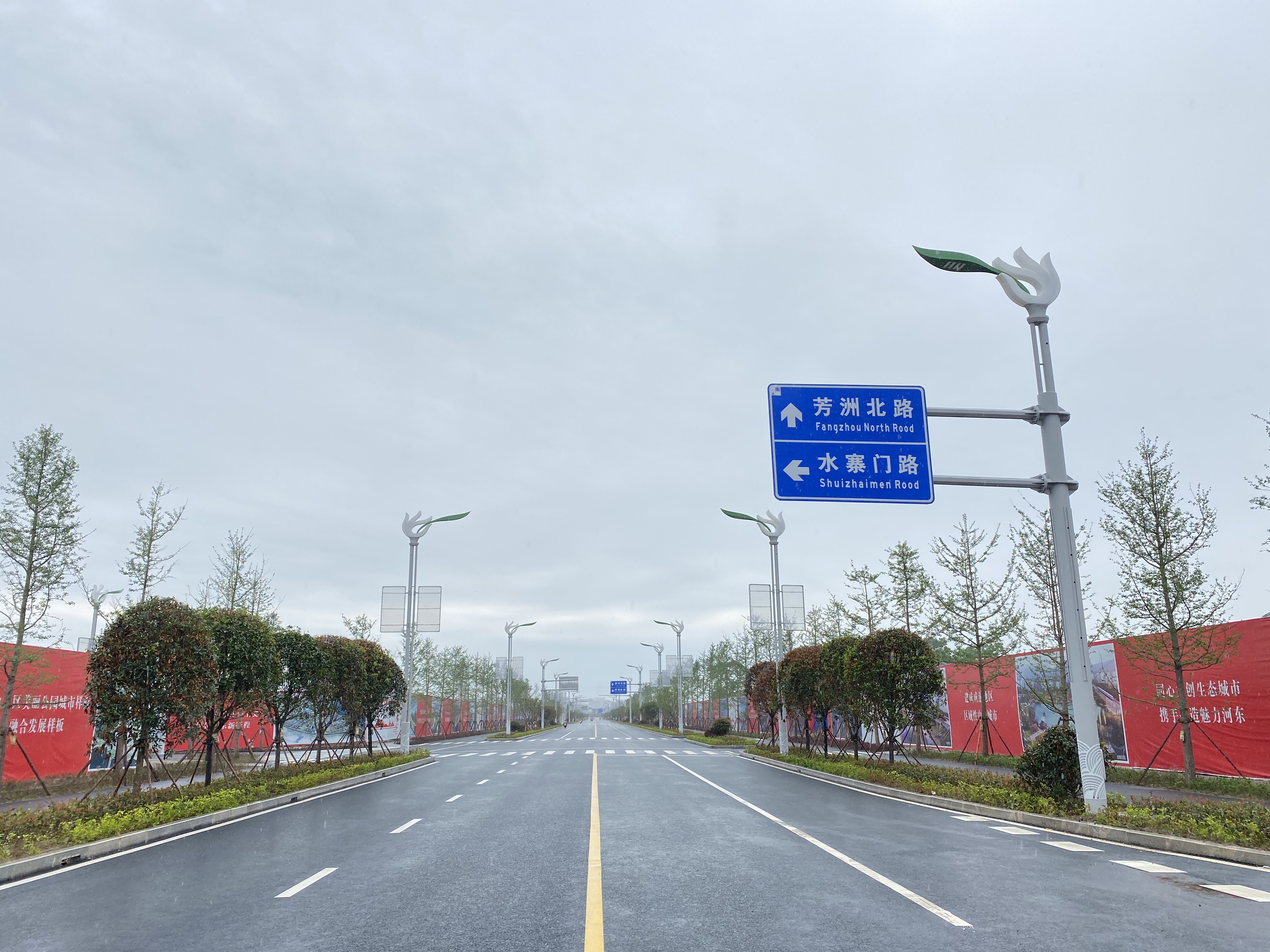 智慧路燈標(biāo)準(zhǔn)答案——遂寧首條多桿合一智慧景觀路燈示范段！